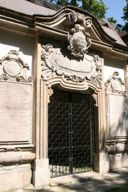 Bis 1726 auf dem Hirschberger Gnadenfriedhof von Christian Mentzels (â€  1748) fĂĽr seine Familie errichtetes Grufthaus. Gerhard Schiller.