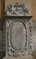 Nagrobek Melchiora Süßenbacha na ścianie zewnętrznej Kościoła Łaski. Gerhard Schiller.