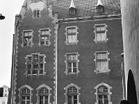 07  Jawor - rynek - lata 1975-1978 - wymiana nawierzchni i oświetlenia  Widok na ratusz od strony ulicy Legnickiej.