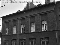 19  Jawor - rynek - lata 1975-1978 - wymiana nawierzchni i oświetlenia  Widok z ulicy Żeromskiego na teatr.