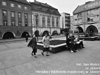 38  Jawor - rynek - lata 1979-1989  Widok na pierzeję zachodnią i północną w kierunku wyścia w stronę ulic Grunwaldzkiej i Kościelnej.
