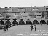 39  Jawor - rynek - lata 1979-1989  Widok w kierunku zachodniej części pierzei północnej.