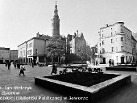 55  Jawor - rynek - lata 1979-1989  Widok na teatr, ratusz i zabudowę śródrynkową od strony południowo-wschodniej.