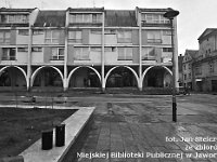 58  Jawor - rynek - lata 1979-1989  Widok na pierzeję wschodnią. Po prawej stronie widoczna ulica Staszica.