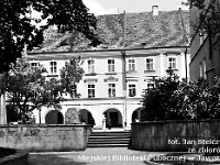 66  Jawor - rynek - lata 1979-1989  Widok na przejście śródrynkowe. W tle widoczny fragment wschodniej części pierzei północnej.