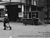 70  Jawor - rynek - lata 1979-1989  Widok na rwejście do teatru.