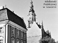 13  Jawor - rynek - lata 1999-2000  Widok od strony północno-wschodniej na zabudowania śródrynkowe i ratusz.