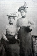 Fot. 1. Else Ury z siostrą.