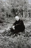 Ks. Mieczysław Brzozowski na łonie natury.