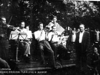195x-11  Lata 50-te  Chełmiec     Od lewej: Zdzisław Wesołowski (skrzypce), trzeci - Henryk Kuś (trąbka), czwarty - Mieczysław Wadas (trąbka)