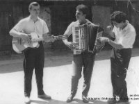 196x-06  Lata 60-te  Jawor    Od lewej: Ryszard Pawlisiak (gitara), Ryszard Terlega (akordeon), Marian Szarek