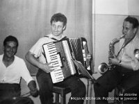 196x-09  Lata 60-te    Od lewej: Józef Chawała (perkusja), Jerzy Osolinsz (akordeon), Albin Szymonowicz (saksofon tenorowy)