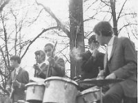 196x-23  1 maja 1967  Jawor, Park Miejski    Zespół Mieszczanie  Od lewej: Zdzisław Bagiński ( gitara prowadząca), Jerzy Czerniawski (gitara rytmiczna), Janusz Terlega (gitara basowa), Czesław Szudrawy (perkusja)