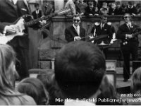 196x-29  Październik 1968  Jawor, Rynek    Zespół Protony  Od lewej: Tadeusz Grudziński (gitara prowadząca), Ryszard Krysiak (gitara rytminczna), Tadeusz "Kajtek" Dobosz - bas, Andrzej Lech - perkusja