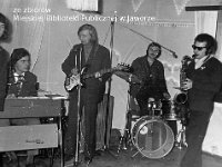 197x-21  Lata 70-te    Od lewej: Ryszard Krysiak (organy), Tadeusz Dobosz (bas), Stanisław Hodor (perkuisja), Stanisław Selent (saksofon)