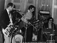 198x-05  23 lutego 1980  Jawor, Jaworski Ośrodek Kultury  Jam Session    Zespół Kwadryga  Od lewej: Janusz Terlega (gitara basowa), Edward Gruda (gitara), Jerzy Pawlinow (organy)