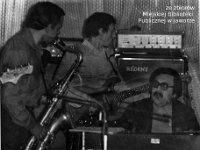 198x-06  23 lutego 1980  Jawor, Jaworski Ośrodek Kultury  Jam Session    Zespół Kwadryga   Od lewej: Piotr Zieliński (gościnnie - saksofon), Edward Gruda (gitara), Jerzy Pawlinow (organy)