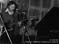 198x-07  23 lutego 1980  Jawor, Jaworski Ośrodek Kultury  Jam Session    Grupa Biem  Od lewej: Ryszard Jaśpiński (gitara), Maciej Wołujewicz (organy)