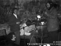 198x-10  23 lutego 1980  Jawor, Jaworski Ośrodek Kultury  Jam Session    Z instrumentami od lewej: Antoni Boczula (przeszkadzajki), Zdzisław Sokołowski (klawisze) i Romuald Wesołowski (tamburyn)