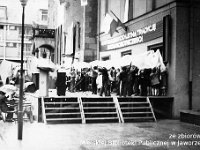 198x-49  Rok 1982  Jawor, Rynek  Impreza muzyczna