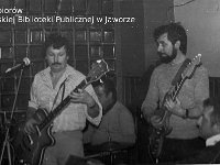 198x-79  Lata 80-te    Od lewej: Henryk Buczak (gitara basowa), Wacław Olbik (perkusja), Ireneusz Płaskociński (gitara), Jacek Sakwa (organy)