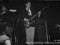 198x-84  Jawor, "Klub Technika" Zakładów Kuzienniczych i Maszyn Rolniczych, Park Miejski  Lata 80-te  Choinka dla dzieci    Zespół Kwadryga  Janusz Terlega - bas