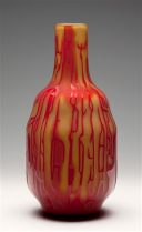 1. Wazon, szkło powłokowe, trawione, piaskowane. W zbiorach Muzeum Karkonoskiego w Jeleniej Górze, nr inw. MJG 2775/s. Foto. Arkadiusz Podstawka