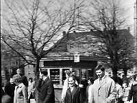 1970-03  1 maja 1970  Jawor, Plac Wolności  Obchody 1 maja - Święto Pracy    Uczestnicy pochodu zmierzajcąy w kierunku rynku.