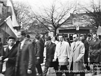 1970-05  1 maja 1970  Jawor, Plac Wolności  Obchody 1 maja - Święto Pracy    Uczestnicy pochodu zmierzający w kierunku rynku.