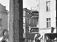 1972-07  1 maja 1972  Jawor, Rynek  Obchody 1 maja - Święto Pracy    Uczestnicy pochodu oczekujący na przemówienie i rozpoczęcie przemarszu.