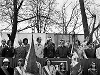 1976-08  1 maja 1976  Jawor, ul. Wrocławska  Obchody 1 maja - Święto Pracy    Trybuna honorowa z przedstawicielami władz miasta, partii i stacjonującego w mieście 15 batalionu samochodowego Oddziałów Północnej Grupy Wojsk Armii Radzieckiej.  Od lewej: Bogdan Kubicki, Tadeusz Koniak, Józef Mokrzycki, Franciszka Bartosz, Władysław Wojtkowiak, (?), Tadeusz Sowiński - I sekretarz Komitetu Miejskiego Polskiej Zjednoczonej Partii Robotniczej (KM PZPR), Kazimierz Pacholczyk - II sekretarz Komitetu Miejskiego Polskiej Zjednoczonej Partii Robotniczej (KM PZPR).