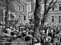 1977-07  1 maja (prawdopodobnie rok 1977)   Jawor, ul. Piłsudskiego (dawn. ul. Armii Radzieckiej)   Obchody 1 maja - Święto Pracy    Trybuna