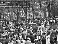 1977-08  1 maja (prawdopodobnie rok 1977)   Jawor, ul. Piłsudskiego (dawn. ul. Armii Radzieckiej)   Obchody 1 maja - Święto Pracy