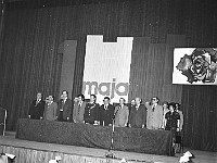 1977-31  1 maja (prawdopodobnie rok 1977)   Jawor, Kino "Jubilat", ul. Piłsudskiego (dawn. ul. Świerczewskiego)  Obchody 1 maja - Święto Pracy    Od lewej : (..),(..),(..), Mieczysław Pacholczyk, (...), Tadeusz Sowiński sekretarz KP PZPR, Józef Mokrzycki sekretarz KM PZPR, Andrzej Brambor dyrektor Jaworskich Zakładów Chemii Gospodarczej Pollena, Jan Białek naczelnik miasta Jawora, (..), (..), Franciszka Bartosz dyrektorka Liceum Ogólnokształcącego w Jaworze.