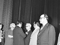 1977-33  1 maja (prawdopodobnie rok 1977)   Jawor, Kino "Jubilat", ul. Piłsudskiego (dawn. ul. Świerczewskiego)  Obchody 1 maja - Święto Pracy    Wręczanie odznaczeń. Rozalia Wróblewska pracownica Biura Miejskie Rady Narodowej, Tadeusz  Sowiński sekretarz KP PZPR.