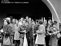 1979-02  1 maja 1979  Jawor, Rynek  Obchody 1 maja - Święta Pracy     Uczestnicy pochodu pierwszomajowego oczekujący na przemówienie i rozpoczęcie przemarszu.