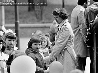 1979-06  1 maja 1979  Jawor, Rynek  Obchody 1 maja - Święta Pracy     Uczestnicy pochodu pierwszomajowego oczekujący na przemówienie i rozpoczęcie przemarszu.