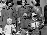 1979-07  1 maja 1979  Jawor, Rynek  Obchody 1 maja - Święta Pracy     Uczestnicy pochodu pierwszomajowego oczekujący na przemówienie i rozpoczęcie przemarszu.