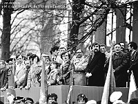 1979-23  1 maja 1979  Jawor, ul. Wrocławska  Obchody 1 maja - Święta Pracy     Przedstawiciele władz miasta, partii oraz stacjonującego w mieście 15 batalionu samochodowego P??nocnej Grupy Wojsk Armii Radzieckiej obserwujący pochód pierwszomajowy z trybuny honorowej.   W drugim rzędzie od prawej: Józef Noworól i Marian Boruń. Od lewej Tadeusz Sowiński, oficer Armii Radzieckiej, Jerzy Radzio, Bolesław Iwanowski, Mieczysław Pacholczyk, Andrzj Gwiżdż.