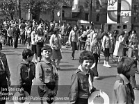 1980-01  1 maja, (prawdopodobnie rok 1980)  Jawor, ul. Józefa Piłsudskiego (dawniej Armii Radzieckiej)  Obchody 1 maja - Święta Pracy