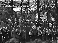 1980-11  1 maja, (prawdopodobnie rok 1980)  Jawor, ul. Wrocławska  Obchody 1 maja - Święta Pracy    Przedstawiciele władz miasta, partii i stacjonującej w mieście Połnocnej Grupy Wojsk Armii Radzieckiej na trybunie honorowej.