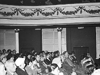 1983-45  1 maja (prawdopodobnie rok 1983)  Jawor, Teatr Miejski, Rynek  Obchody 1 maja - Święto Pracy     Akademia okolicznościowa.