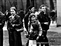 1985-091  1 maja 1985  Jawor, ul. Wyszyńskiego (dawn. Rapackiego)   Obchody 1 maja - Święta Pracy     Poch?d.Mieszka?cy Jawora.