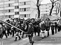 1985-100  1 maja 1985  Jawor, ul. Wyszyńskiego (dawn. Rapackiego)   Obchody 1 maja - Święta Pracy     Poch?d. Maszeruj? dzieci szk?? podstawowych.