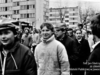 1985-104  1 maja 1985  Jawor, ul. Wyszyńskiego (dawn. Rapackiego)   Obchody 1 maja - Święta Pracy     Poch?d. M?odzie? szkolna.