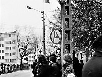 1985-113  1 maja 1985  Jawor, ul. Wyszyńskiego (dawn. Rapackiego)   Obchody 1 maja - Święta Pracy     Mieszka?cy Jawora