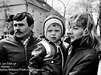 1985-114  1 maja 1985  Jawor, ul. Wyszyńskiego (dawn. Rapackiego)   Obchody 1 maja - Święta Pracy     Mieszkańcy Jawora