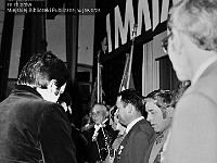 1985-120  1 maja 1985  Jawor, Teatr Miejski, Rynek  Obchody 1 maja - Święta Pracy     Akademia. Wr?czanie odznacze?. Dekoruje Jerzy Radzio.