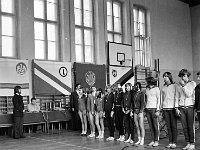 1974-02  Rok 1974  Jawor, sala gimnastyczna przy Liceum Ogólnokształcącym w Jaworze, ul. Kościuszki  Turniej skoków na trampolinie