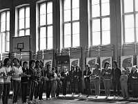 1974-03  Rok 1974  Jawor, sala gimnastyczna przy Liceum Ogólnokształcącym w Jaworze, ul. Kościuszki  Turniej skoków na trampolinie